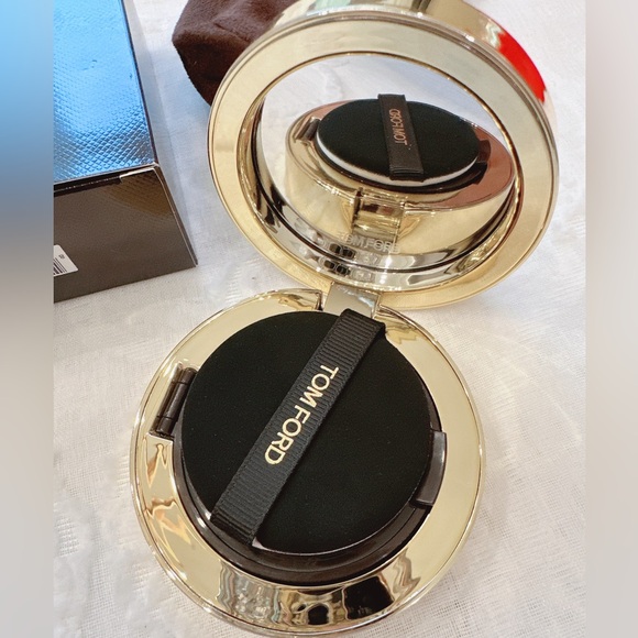 NIB Tom ford shade and illuminate foundation spf45 soft radiance cushion compact - Picture 4 of 5